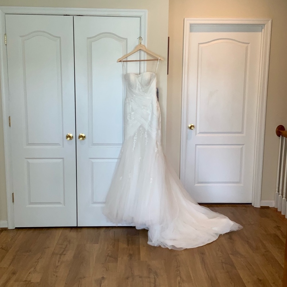 AIRE BARCELONA WEDDING DRESS: unworn